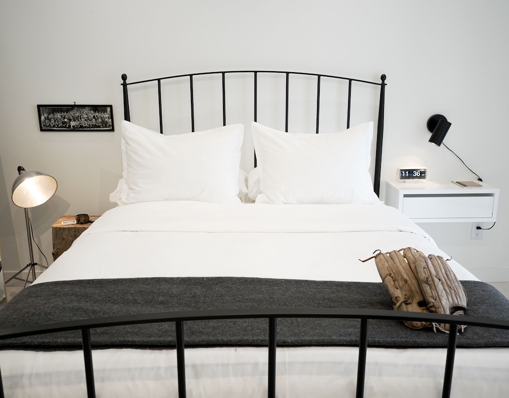 Double Room, Non Smoking (The Standard) photo 1