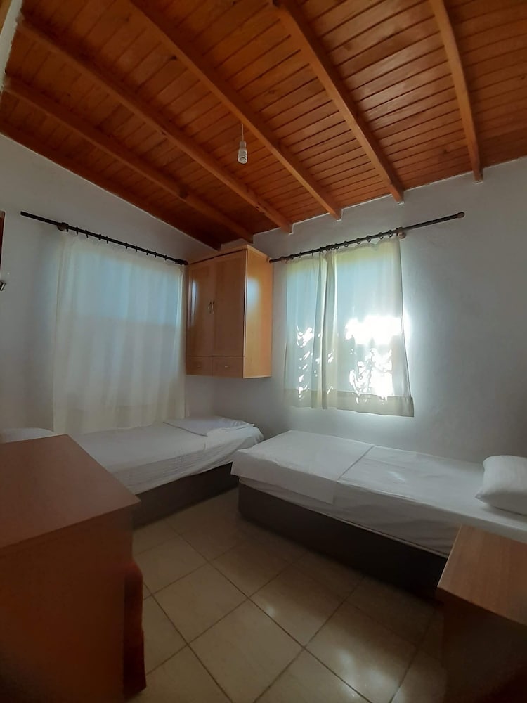 Family Quadruple Room, 2 Bedrooms, Balcony, Garden View photo 3