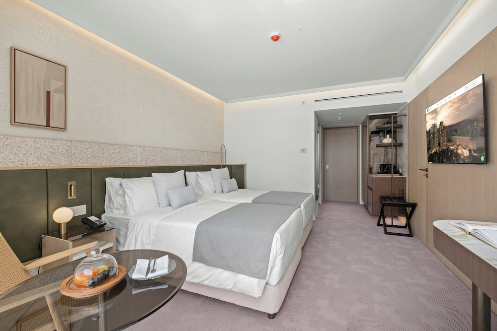 Family Room, 1 Double Bed, Non Smoking, Connecting Rooms (Poolside)