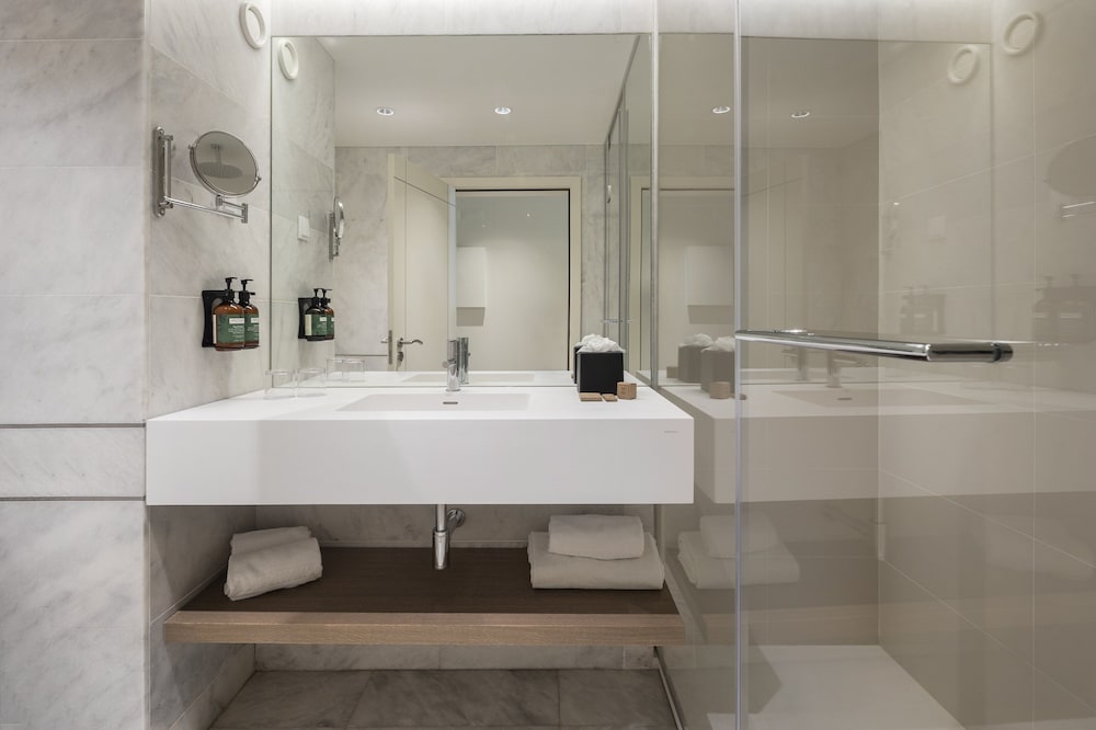 Standard Room, 2 Twin Beds, Balcony, Sea View - Photo 3