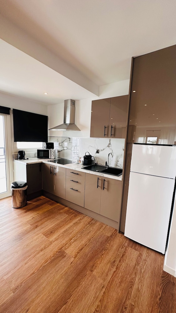 Deluxe Studio Suite, 1 Bedroom, Sea View - Photo 4