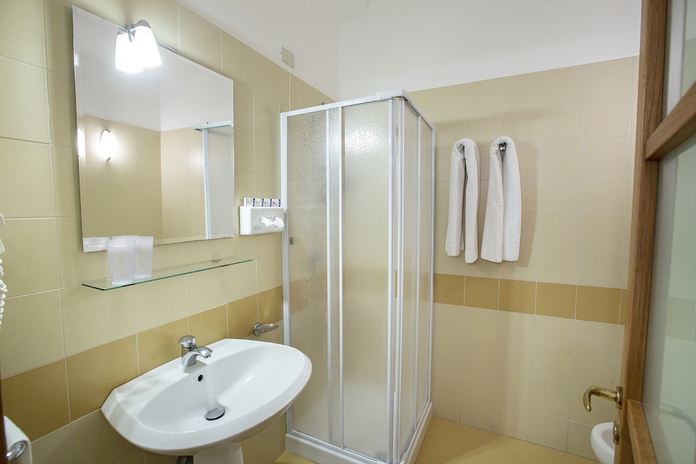 Double Room Single Use - Photo 2