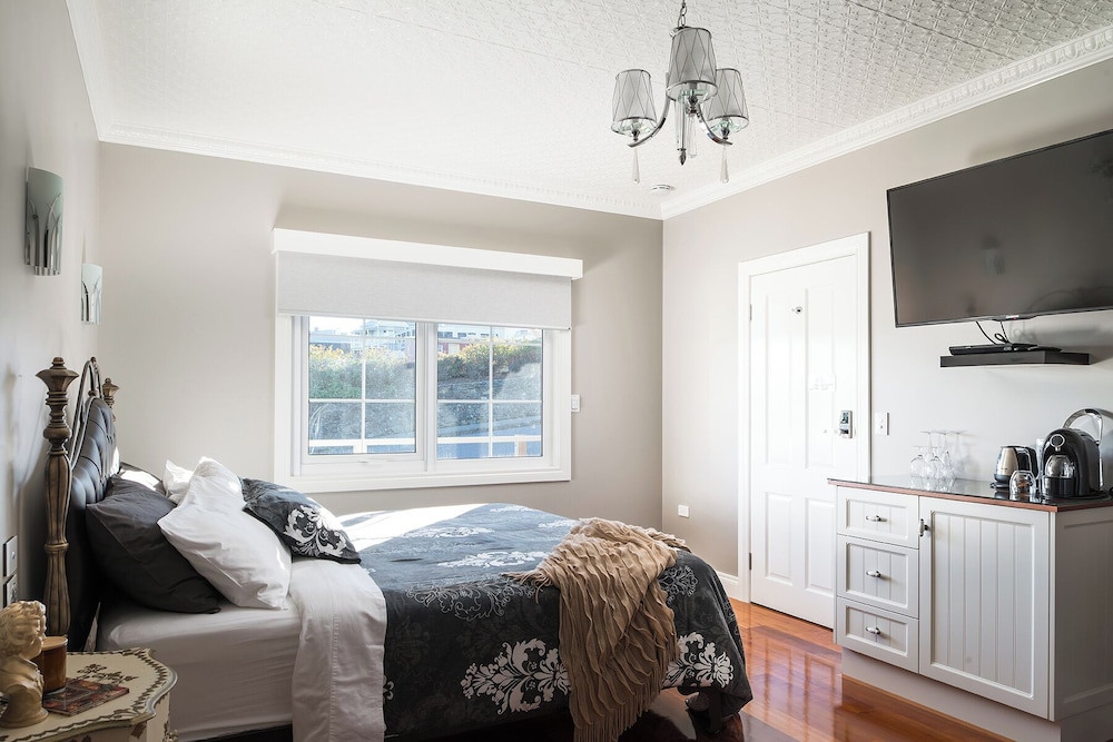 Deluxe Double Room, 1 King Bed, Non Smoking photo 2