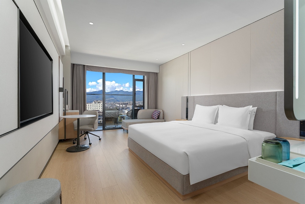 1 King Standard Mountain View Balcony