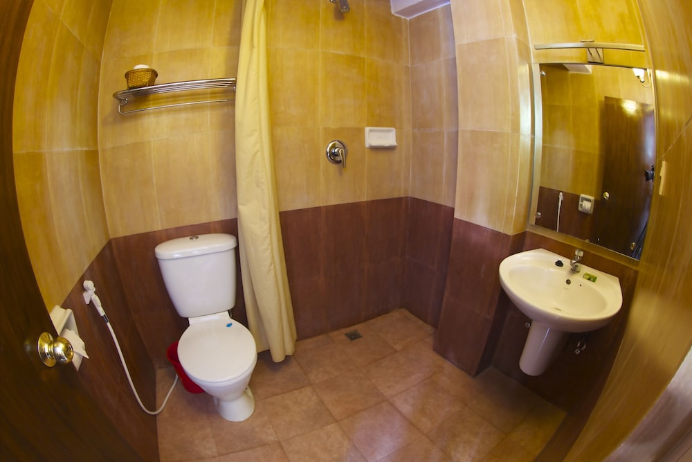 Standard Twin or Double Room with A/C - Photo 4
