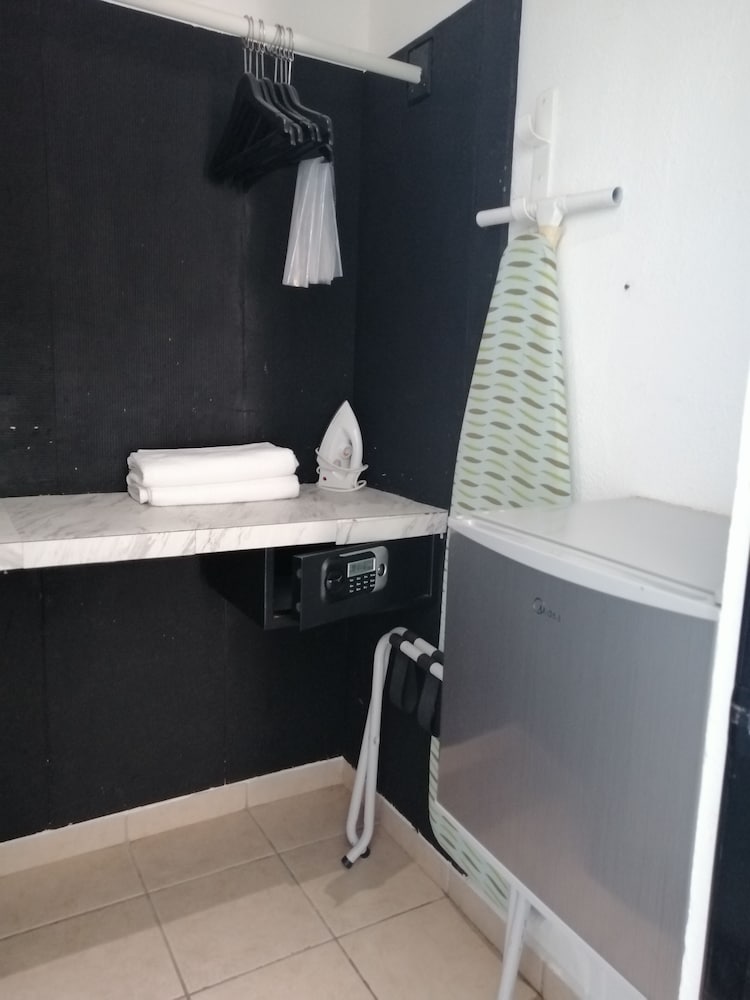 Standard Room, 2 Double Beds, Non Smoking - Photo 7