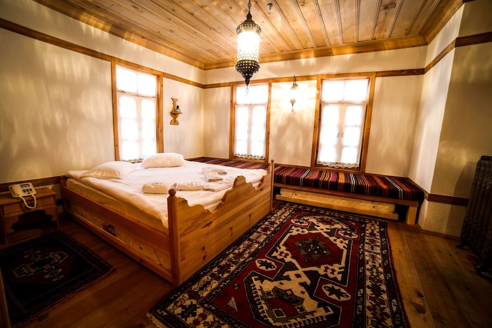 Traditional Quadruple Room photo 2