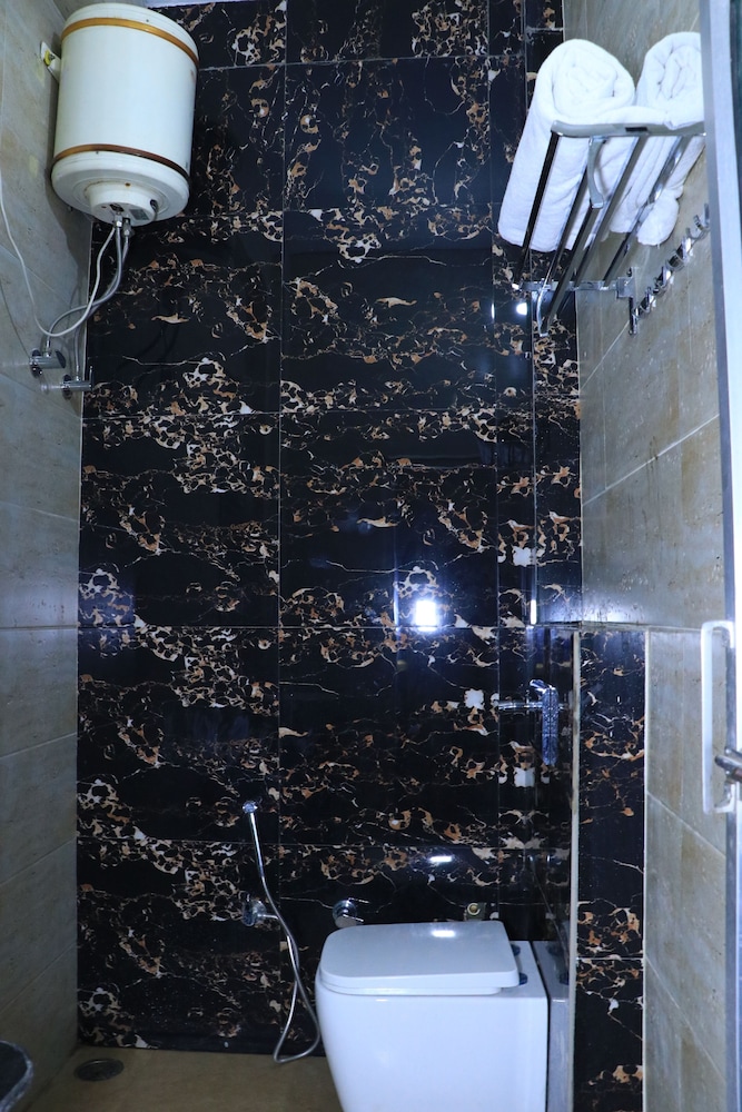 Executive Room - Photo 7
