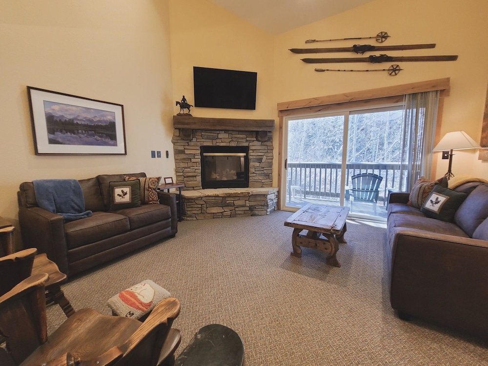 Condo, 2 Bedrooms