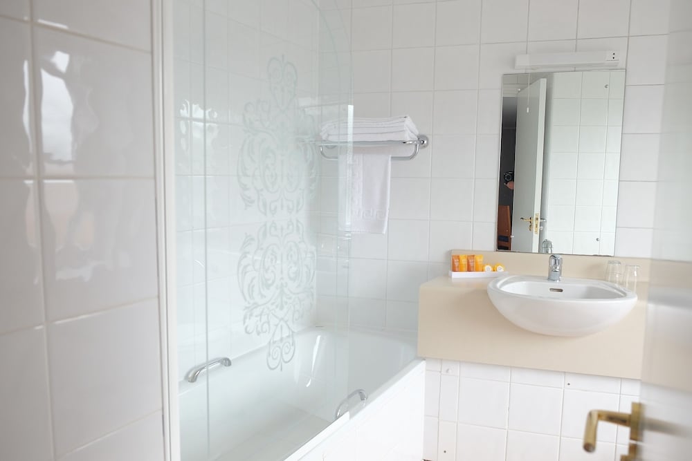 Twin Room, Ensuite photo 2