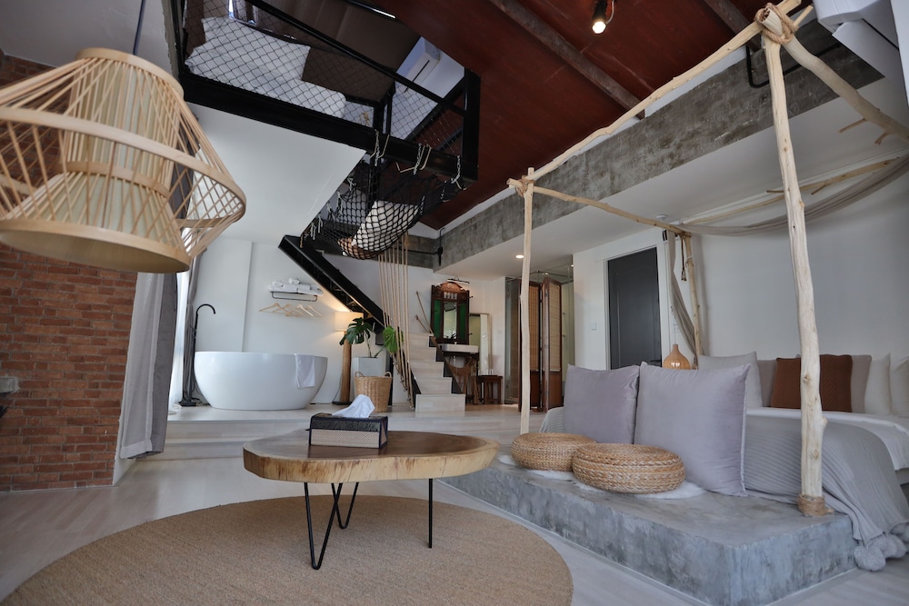 Signature Loft, 1 Bedroom, Non Smoking, Bathtub photo 1