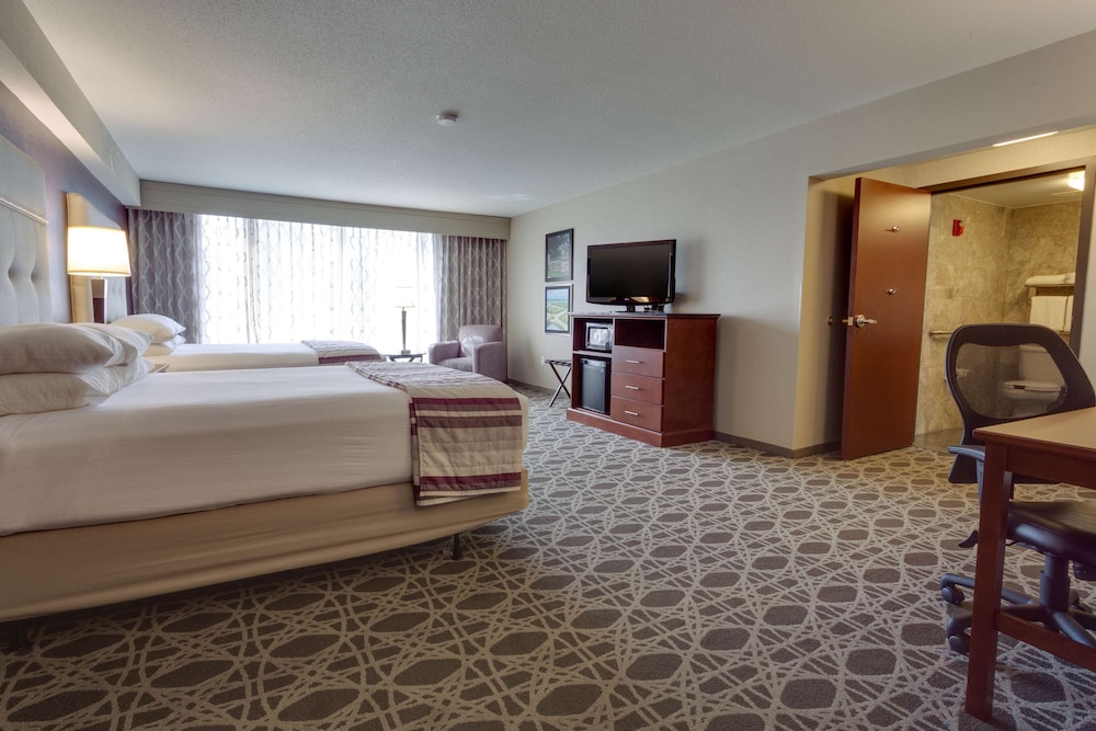 Deluxe Room, 2 Queen Beds, Refrigerator & Microwave (Upper Floor) photo 2