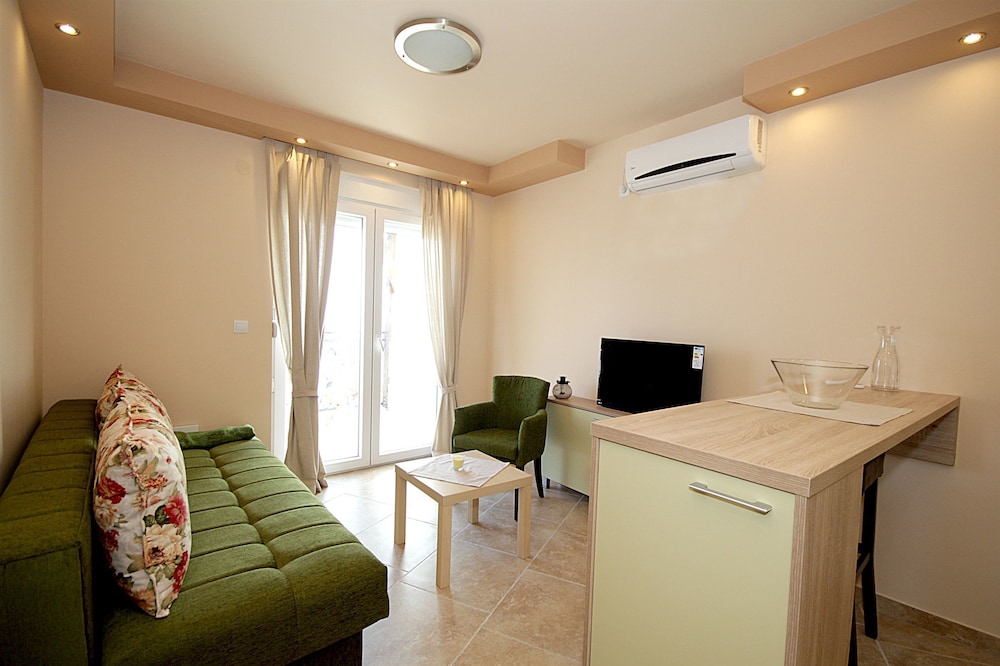 Apartment (A4) photo 2