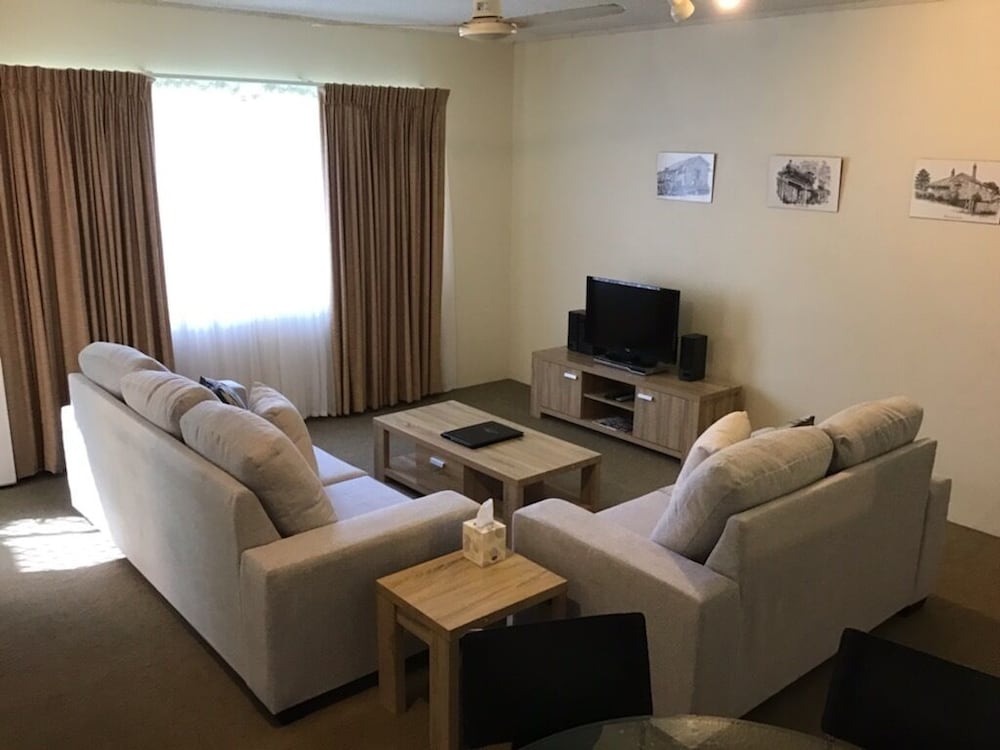 One Bedroom Apartment, No Balcony - Six Or More Nights Stay photo 3