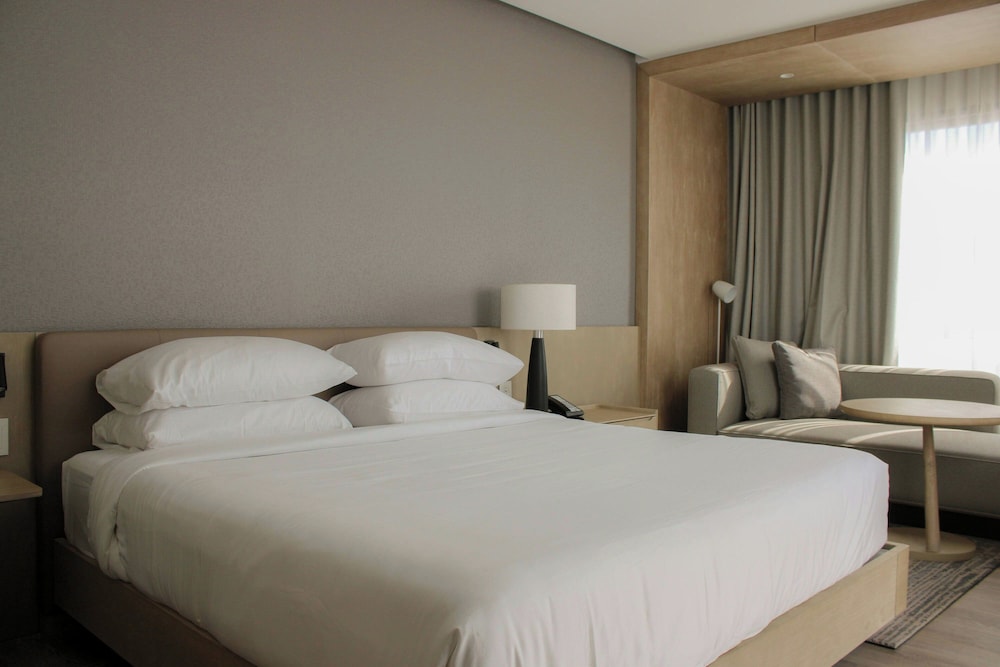 Deluxe Room, 1 King Bed, River View
