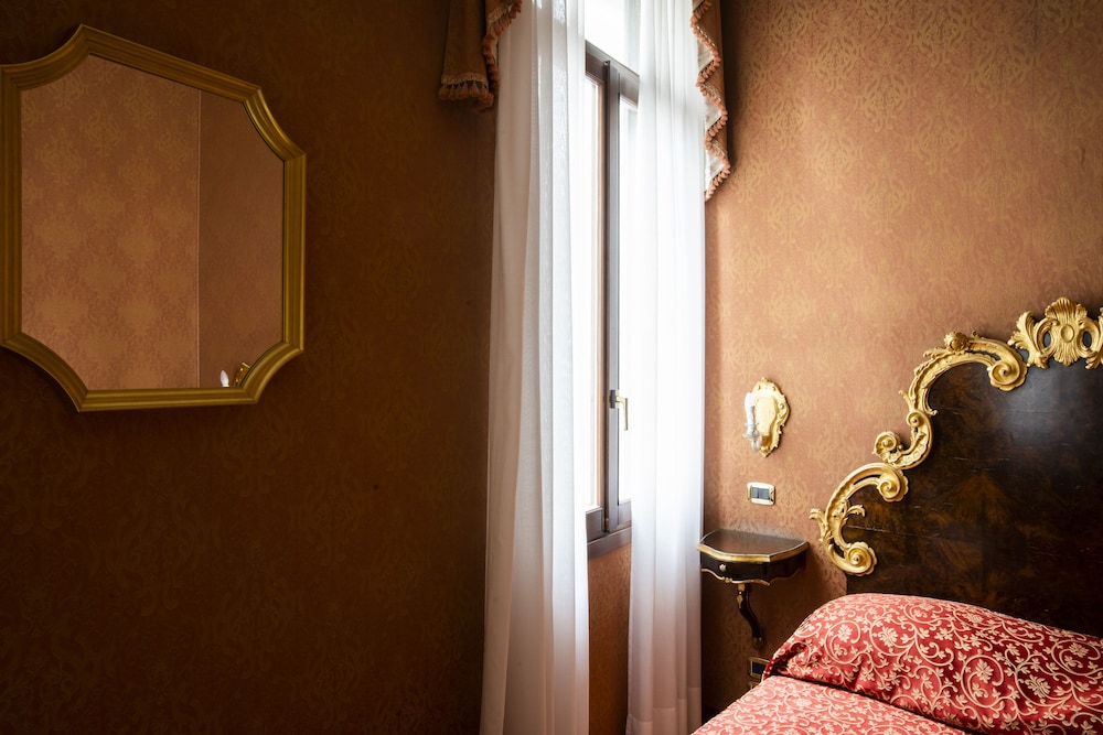 Luxury Double Room, Bathtub photo 3