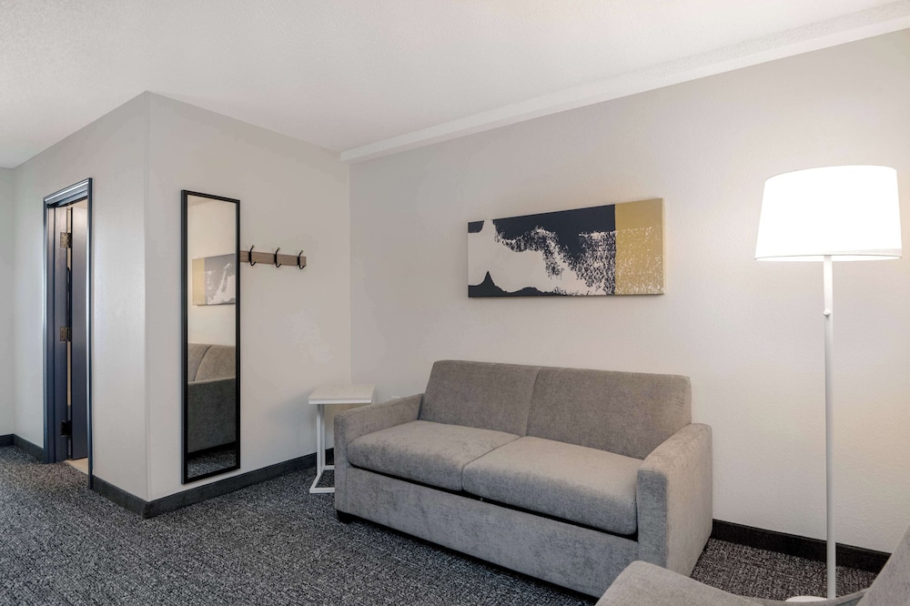 Suite, 2 Queen Beds - Photo 5
