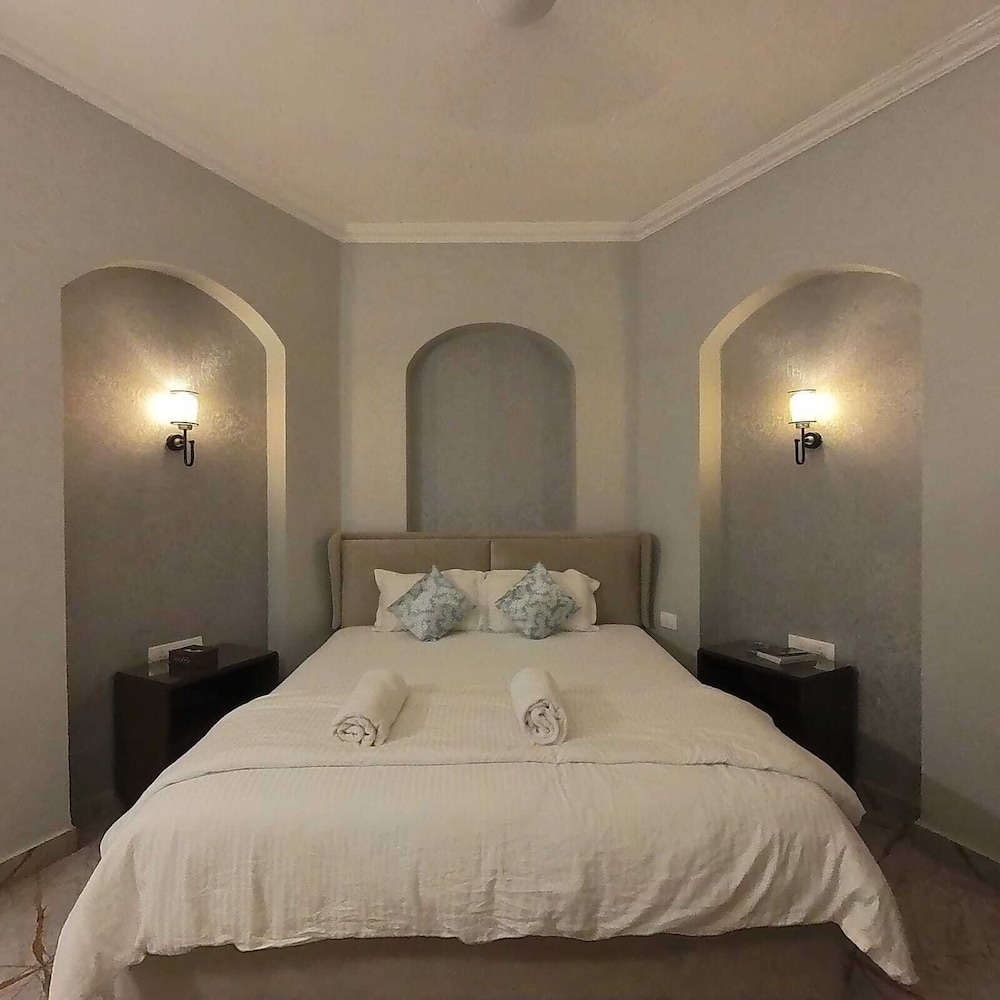 Double Room, 1 Queen Bed, Non Smoking, Private Bathroom