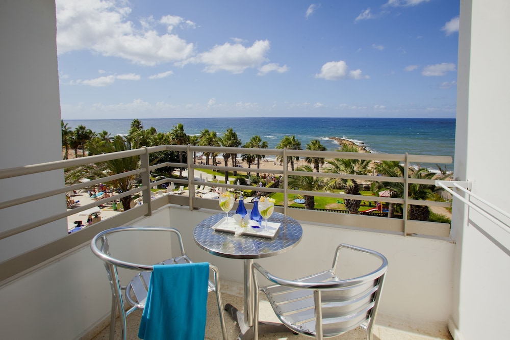 Double or Twin Room, Sea View - Photo 10