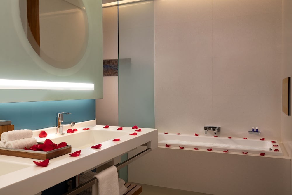 Executive Suite, 1 Bedroom - Photo 6