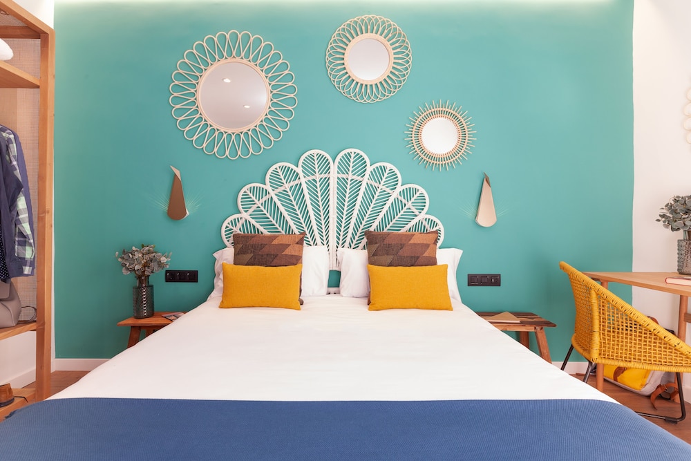 Deluxe Double Room, 1 Queen Bed, Non Smoking photo 2