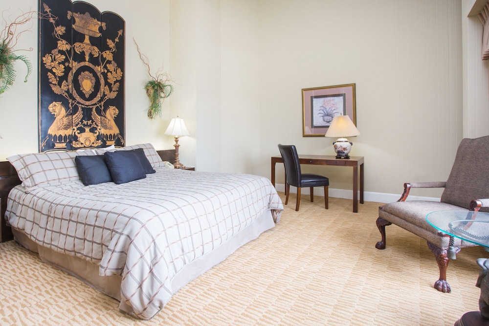 Suite, 1 King Bed, Non Smoking photo 2