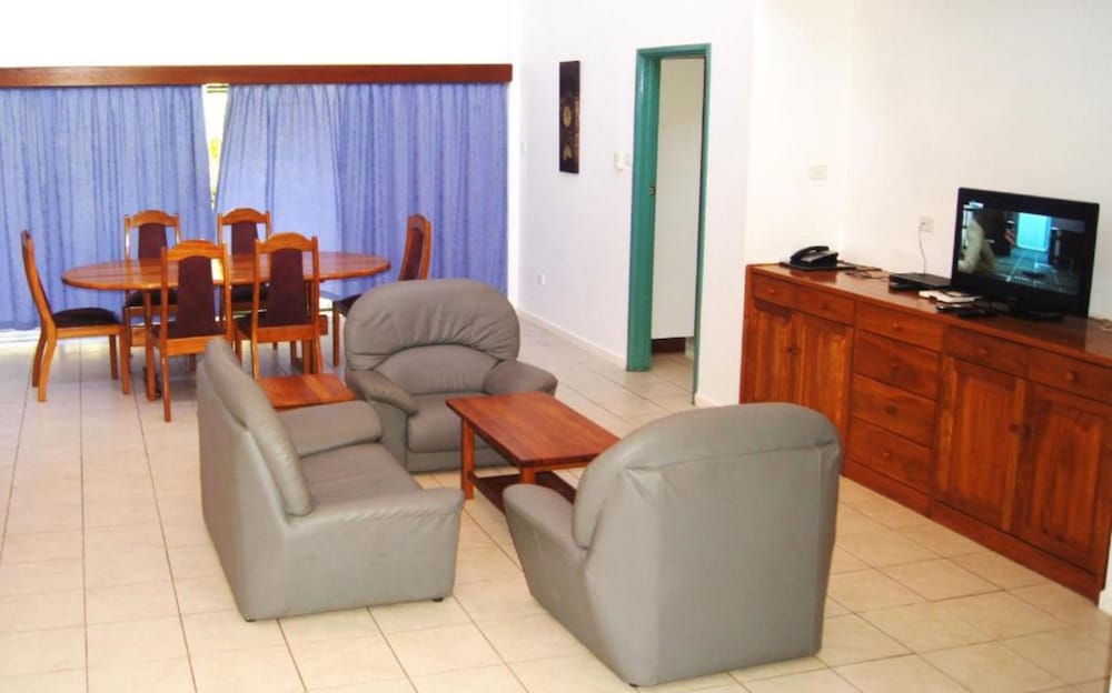 Executive Apartment, 1 Bedroom, Kitchen, Pool View photo 3