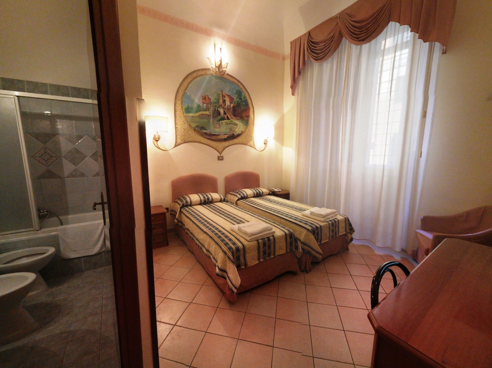 Standard Room photo 2