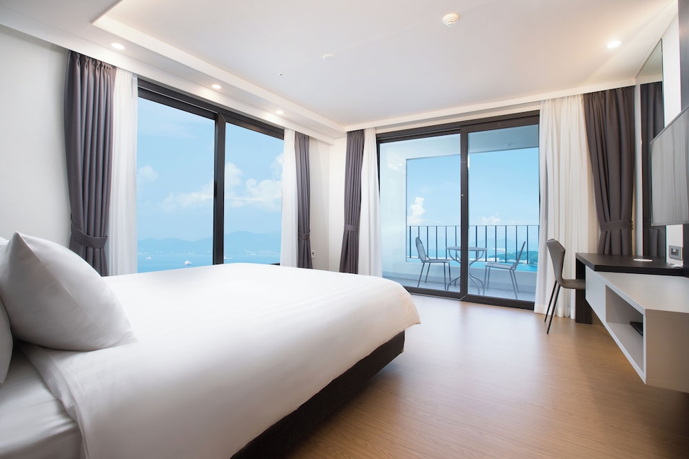 [Breakfast PKG] Ocean Corner Double - Breakfast for 2 + Late Check Out 12 PM + Weekly Yatch (1 Time) - Photo 3