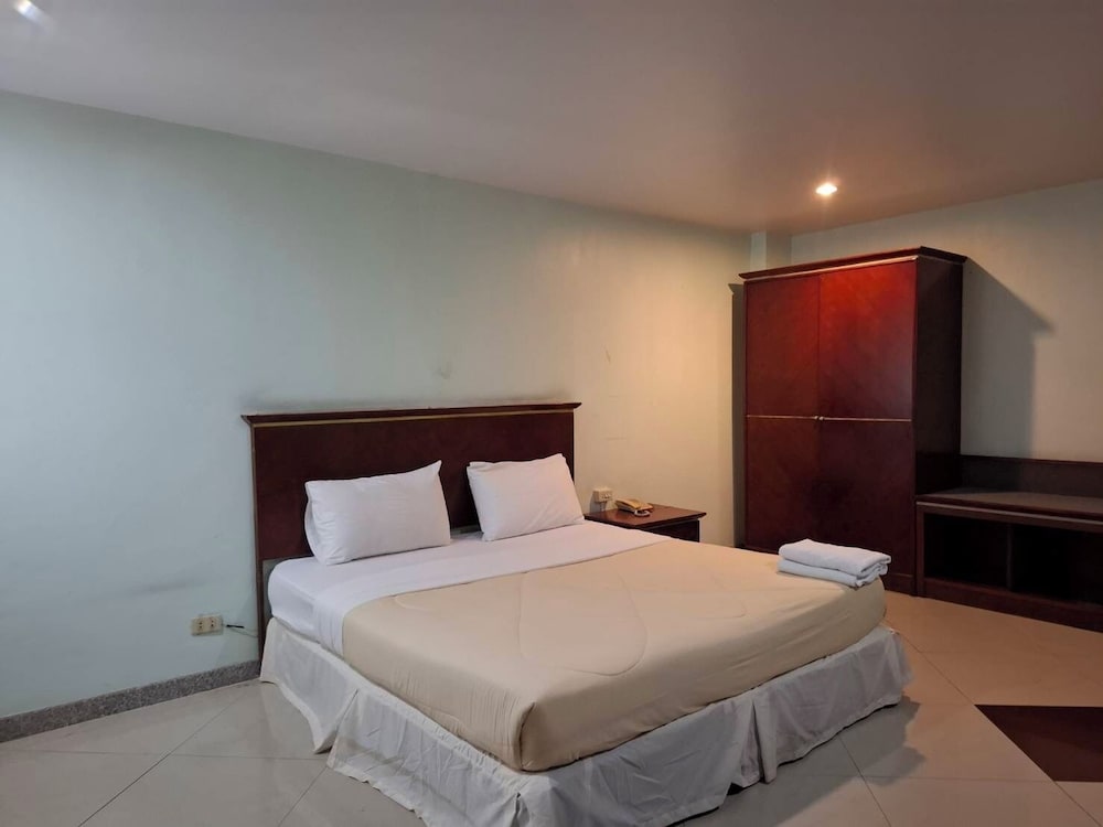 Standard Double Room, 1 Queen Bed, Non Smoking, Air conditioning photo 2