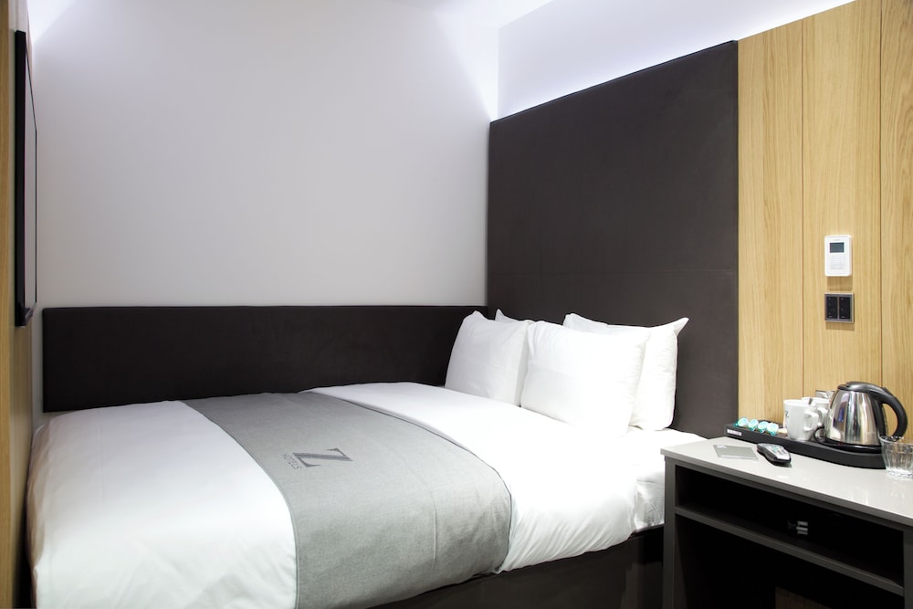The Z Hotel City - Photo 33