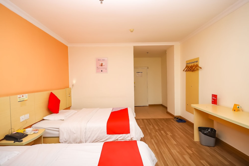 Standard Twin Room photo 1