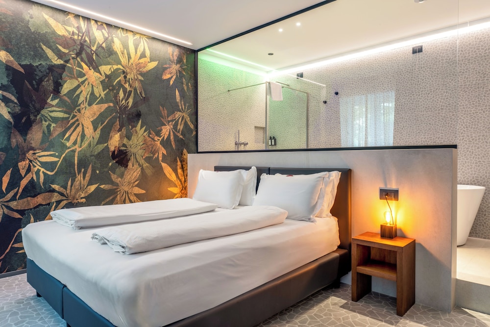 Deluxe Suite, Balcony