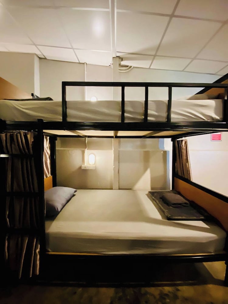 8 Beds Male Dorm Room Shared Bathroom photo 2
