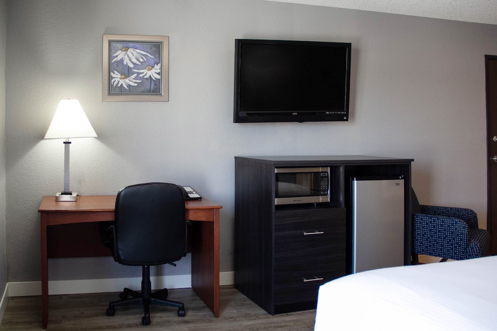Deluxe Room, 1 King Bed - Photo 5