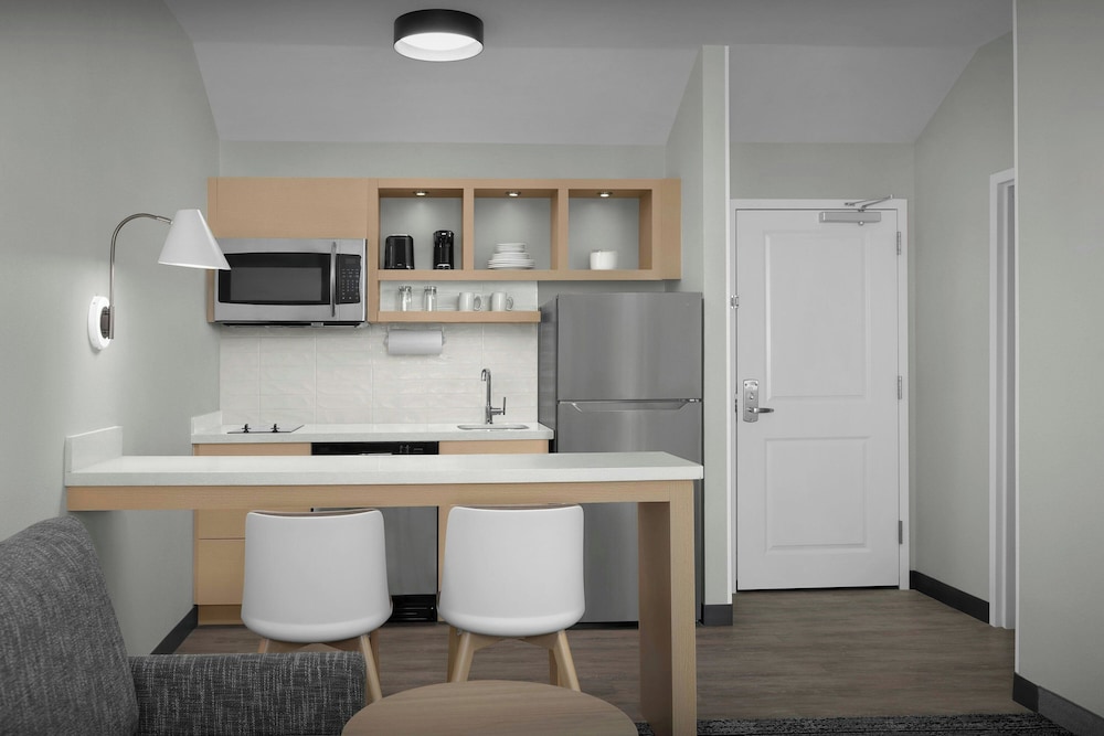 Suite, 1 Bedroom - Photo 2