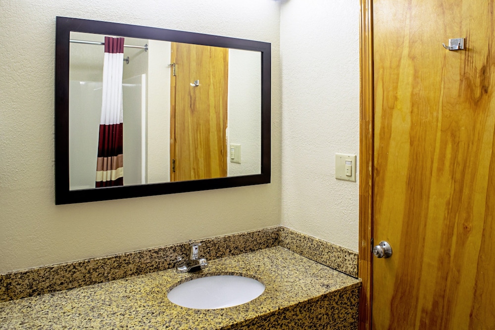 Deluxe Room, 2 Queen Beds (Smoke Free) - Photo 7