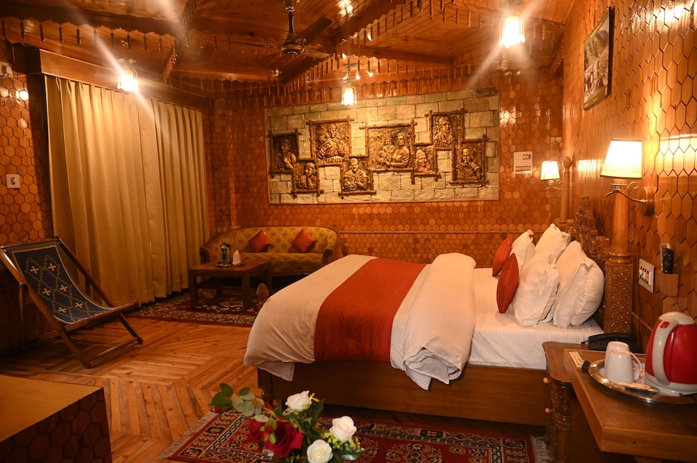 Honeymoon Suite photo 1