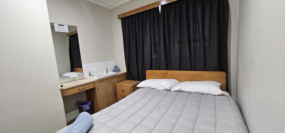 Basic Double Room, 1 Double Bed, Non Smoking, Shared Bathroom photo 3