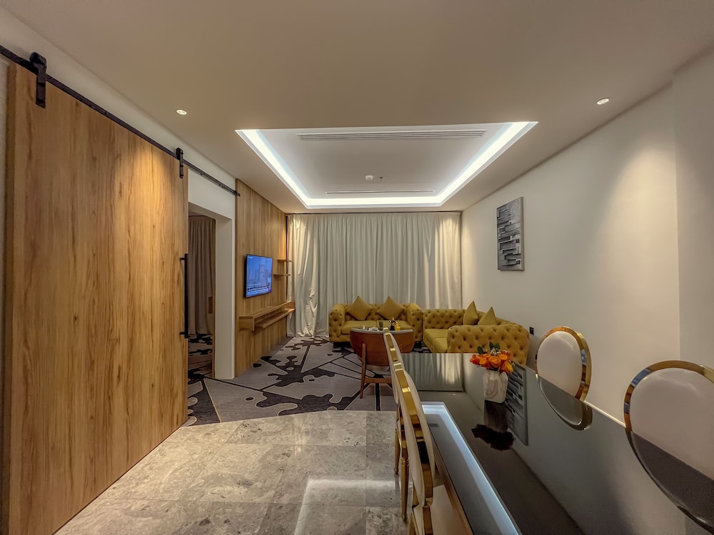 Royal Suite - Photo 8
