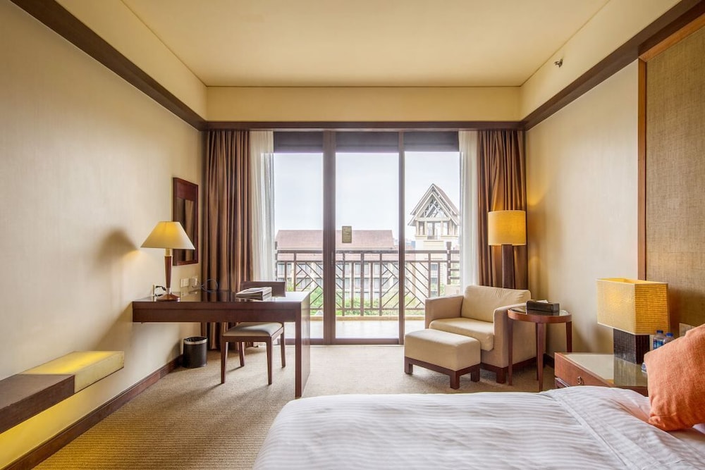 Superior Room, 1 King Bed photo 2