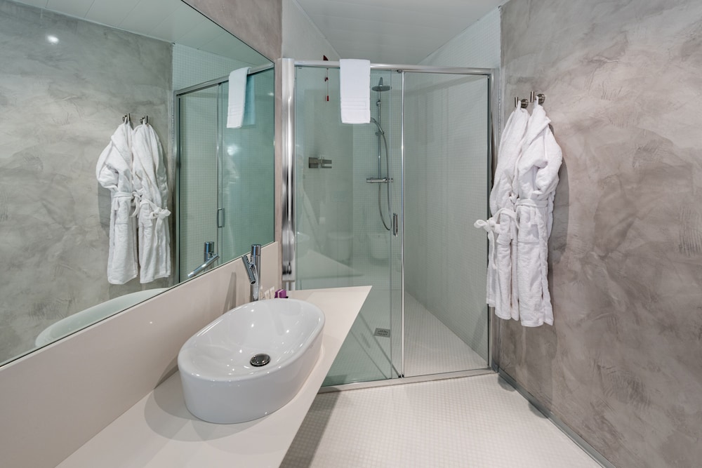 Superior Studio Suite - Photo 3