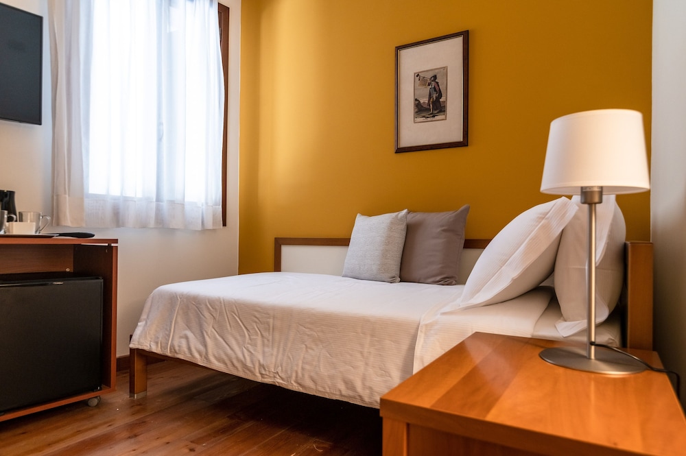 Standard Double Room, 2 Twin Beds photo 2