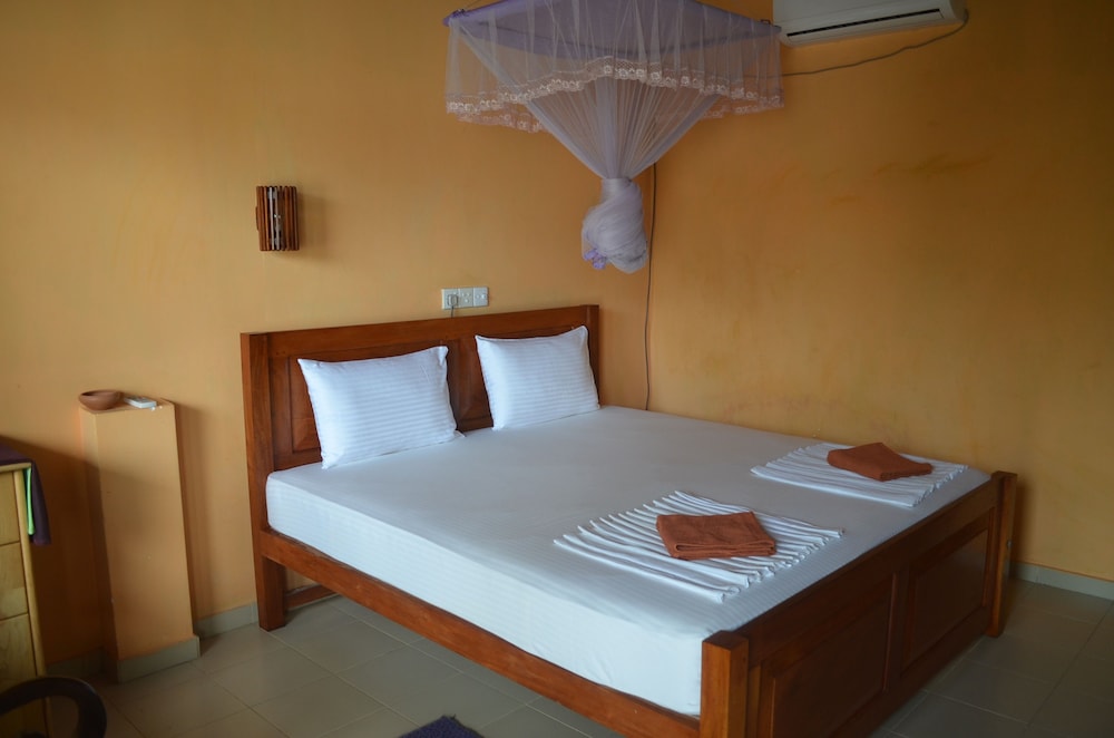 Standard Room, 1 Bedroom, Balcony, Partial Ocean View