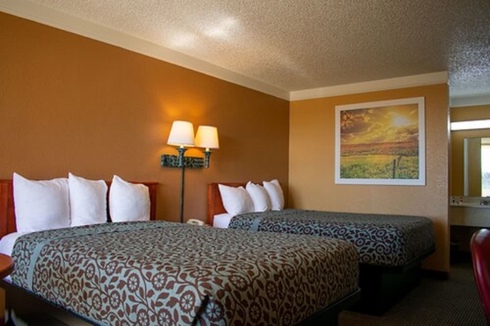 Room, 2 Double Beds, Non Smoking - Photo 5