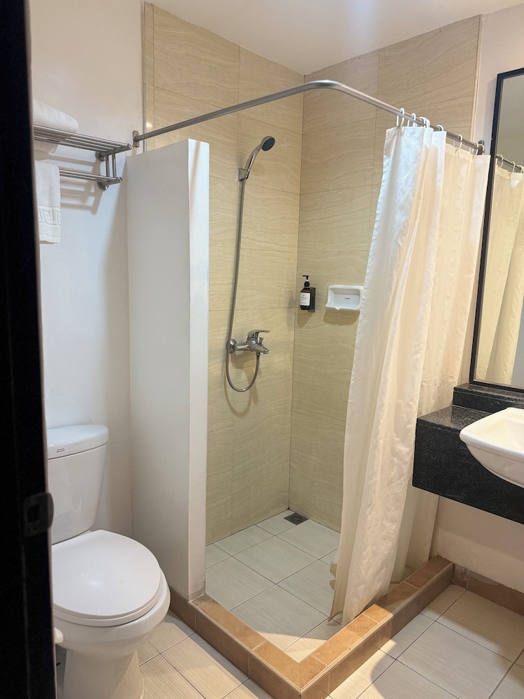 Standard Twin Room - Photo 7