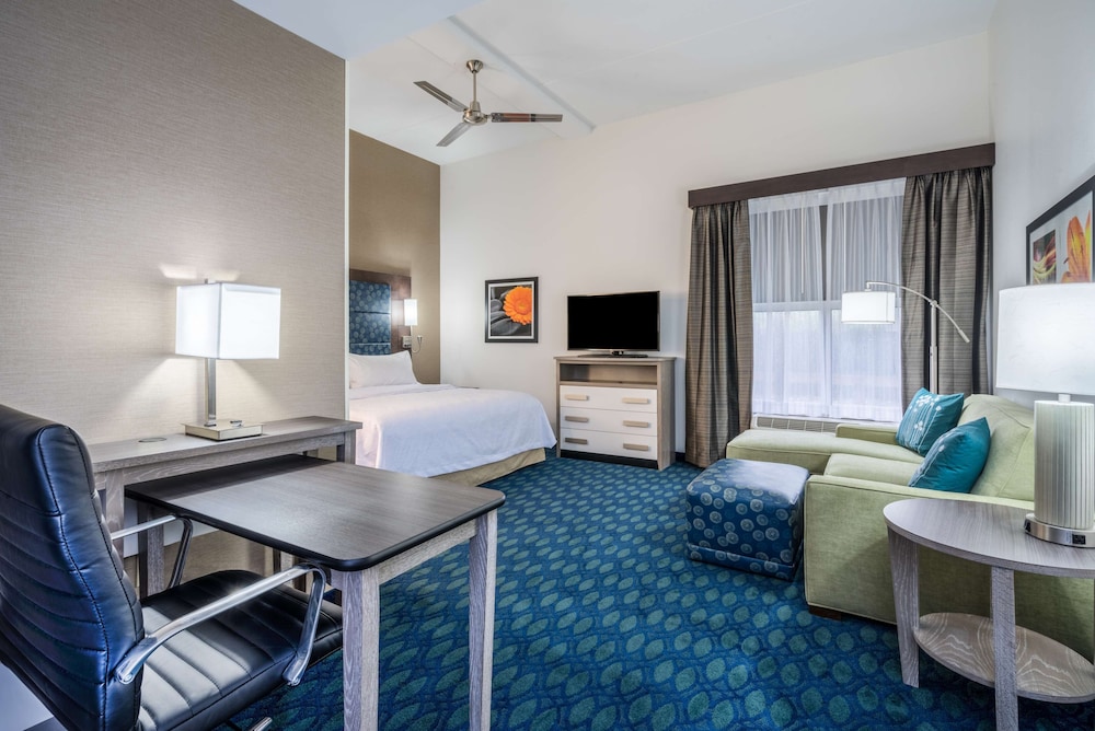 Studio, 1 King Bed, Accessible, Bathtub photo 1