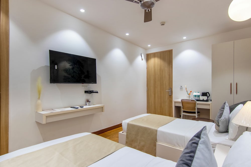 Standard Double or Twin Room, No Windows - Photo 11