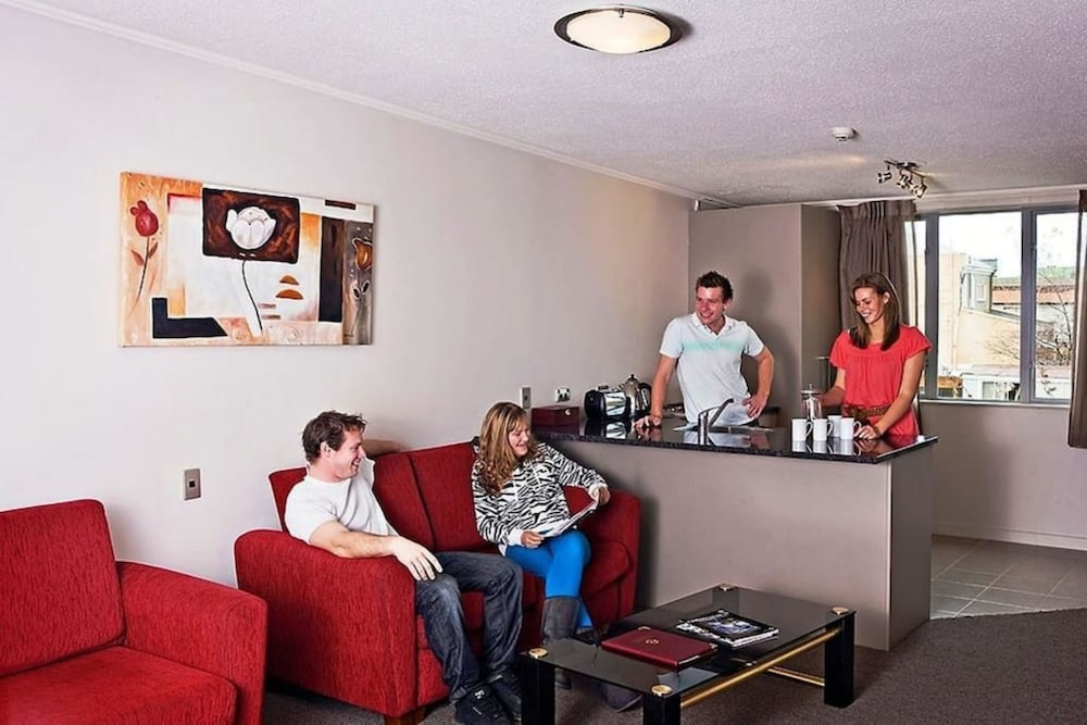 Classic Apartment, 2 Bedrooms thumbnail 6