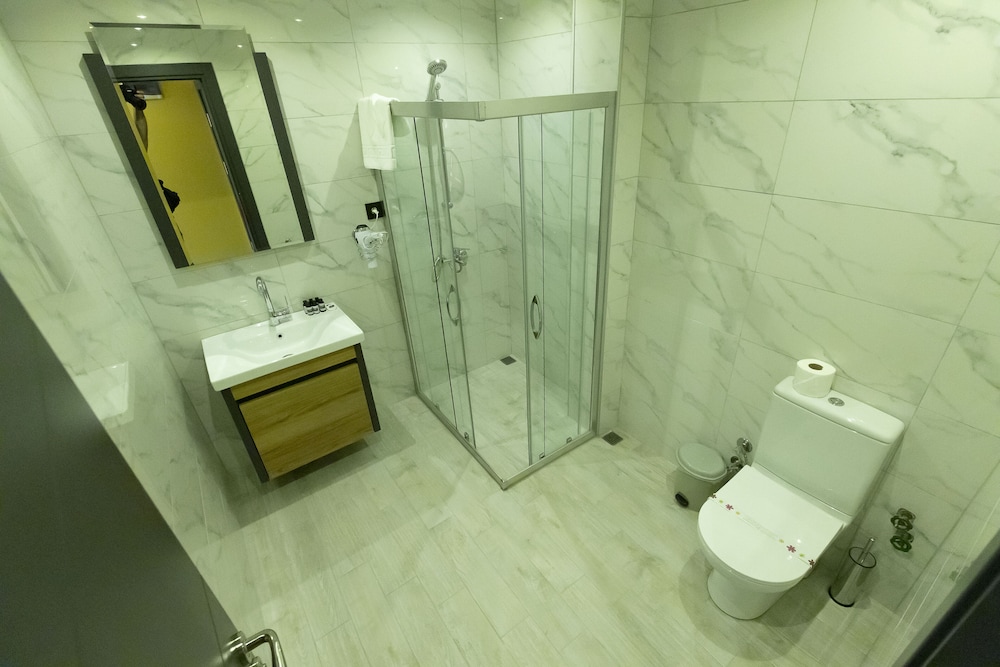Classic Triple Room, City View photo 3